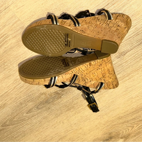 Sandals. Black&Gold Wedge. Size 7.5 Medium. - Picture 5 of 5
